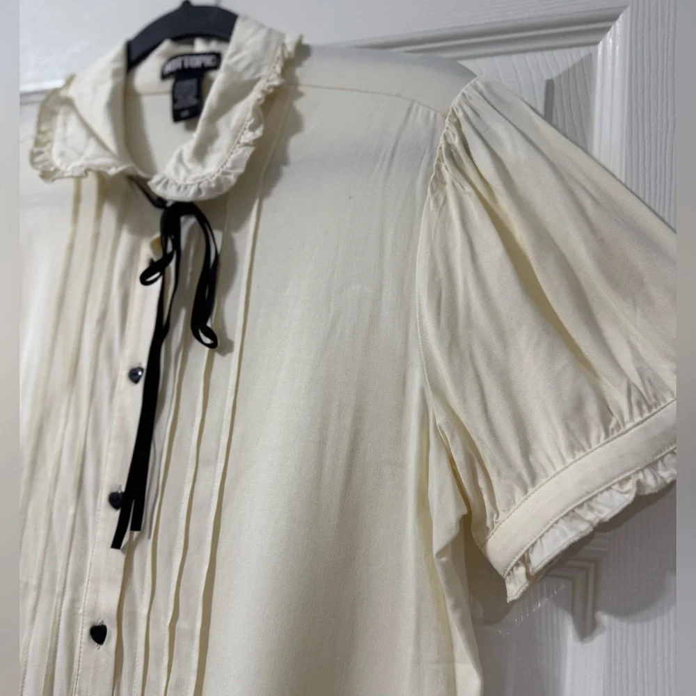 ✨SOLD✨Hot Topic Antique White Ruffle Bow Woven Button-Up ✨NWT - Picture 4 of 6